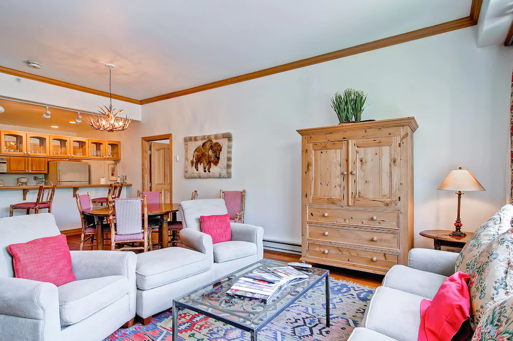 Oxford Court by Beaver Creek Mountain Lodging