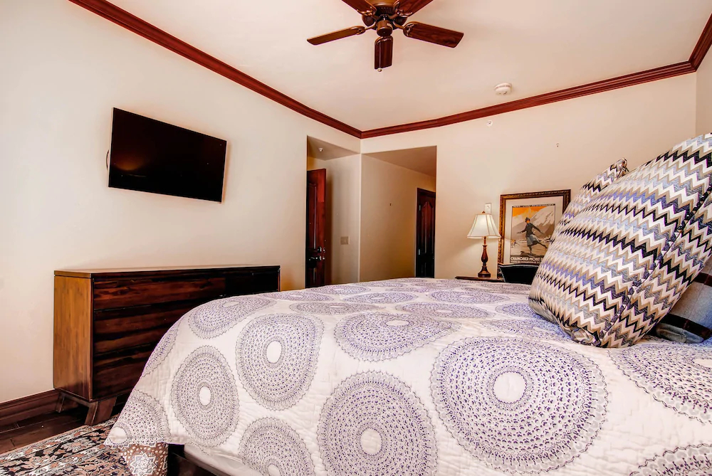 Oxford Court by Beaver Creek Mountain Lodging