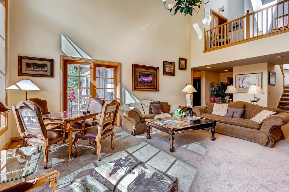 Oxford Court by Beaver Creek Mountain Lodging