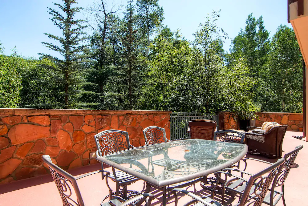 Oxford Court by Beaver Creek Mountain Lodging