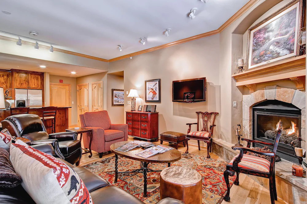 Oxford Court by Beaver Creek Mountain Lodging