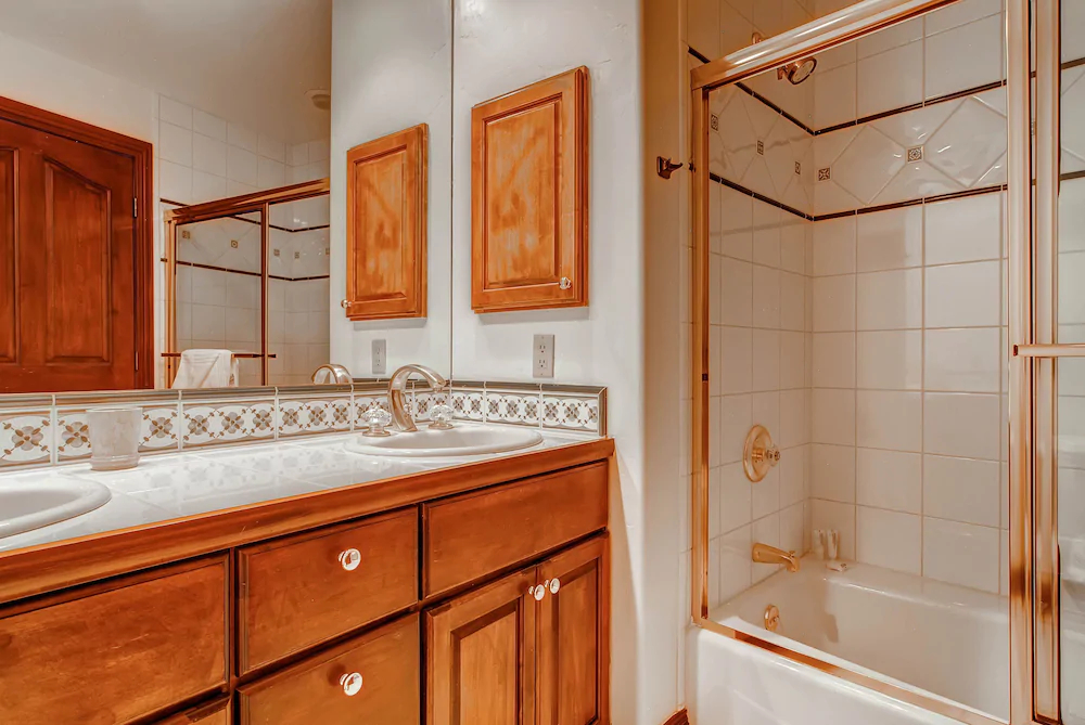 Oxford Court by Beaver Creek Mountain Lodging