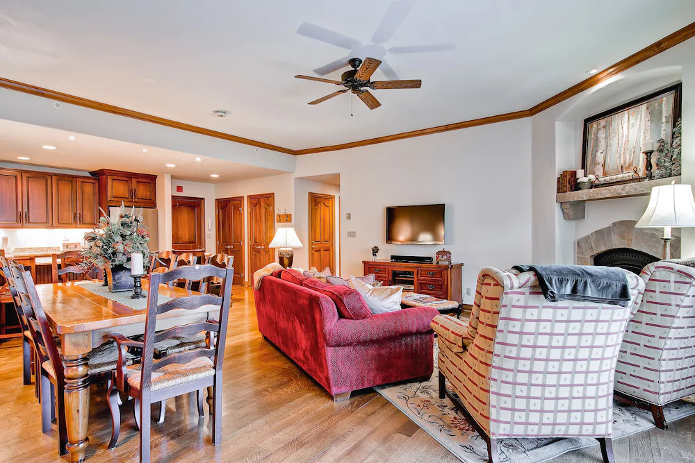 Oxford Court by Beaver Creek Mountain Lodging
