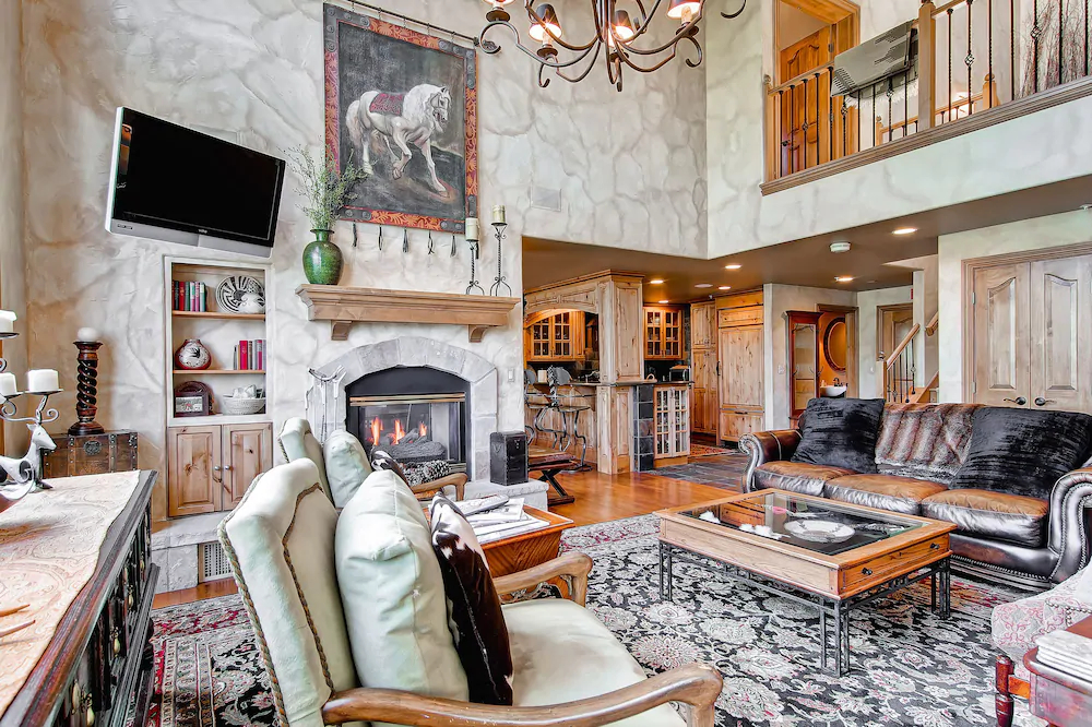 Oxford Court by Beaver Creek Mountain Lodging