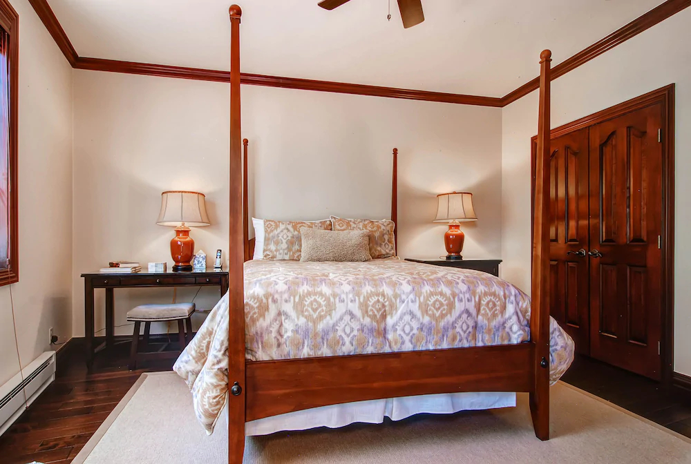 Oxford Court by Beaver Creek Mountain Lodging