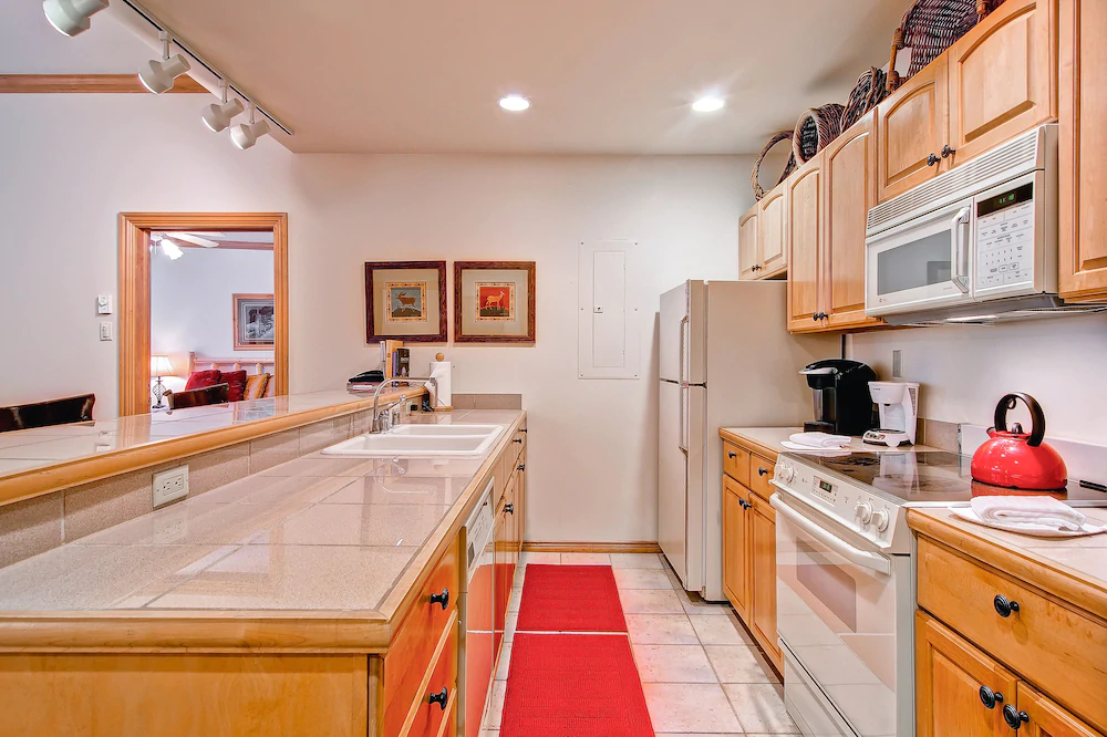 Oxford Court by Beaver Creek Mountain Lodging