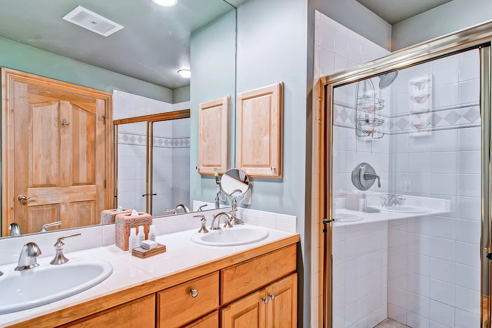 Oxford Court by Beaver Creek Mountain Lodging