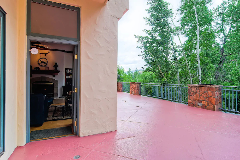Oxford Court by Beaver Creek Mountain Lodging