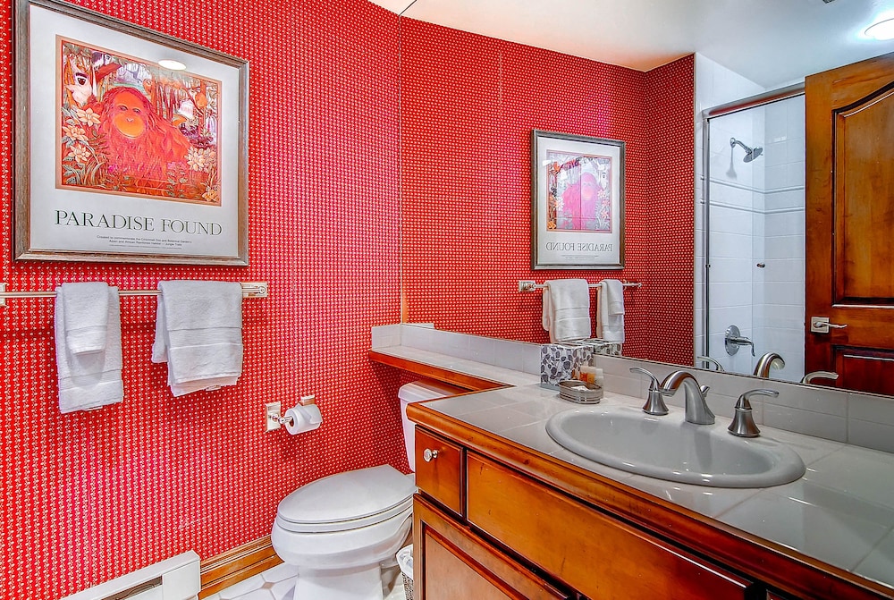 Oxford Court by Beaver Creek Mountain Lodging
