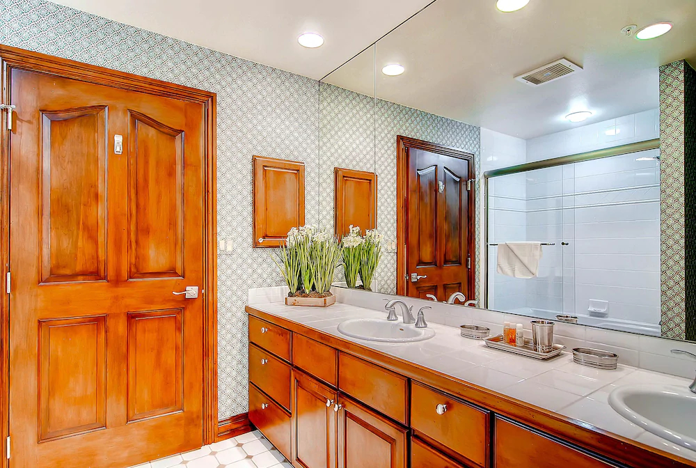 Oxford Court by Beaver Creek Mountain Lodging