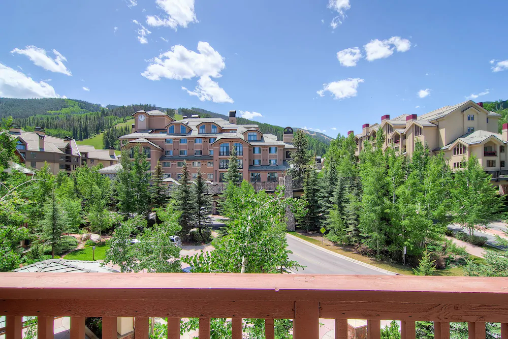 Oxford Court by Beaver Creek Mountain Lodging