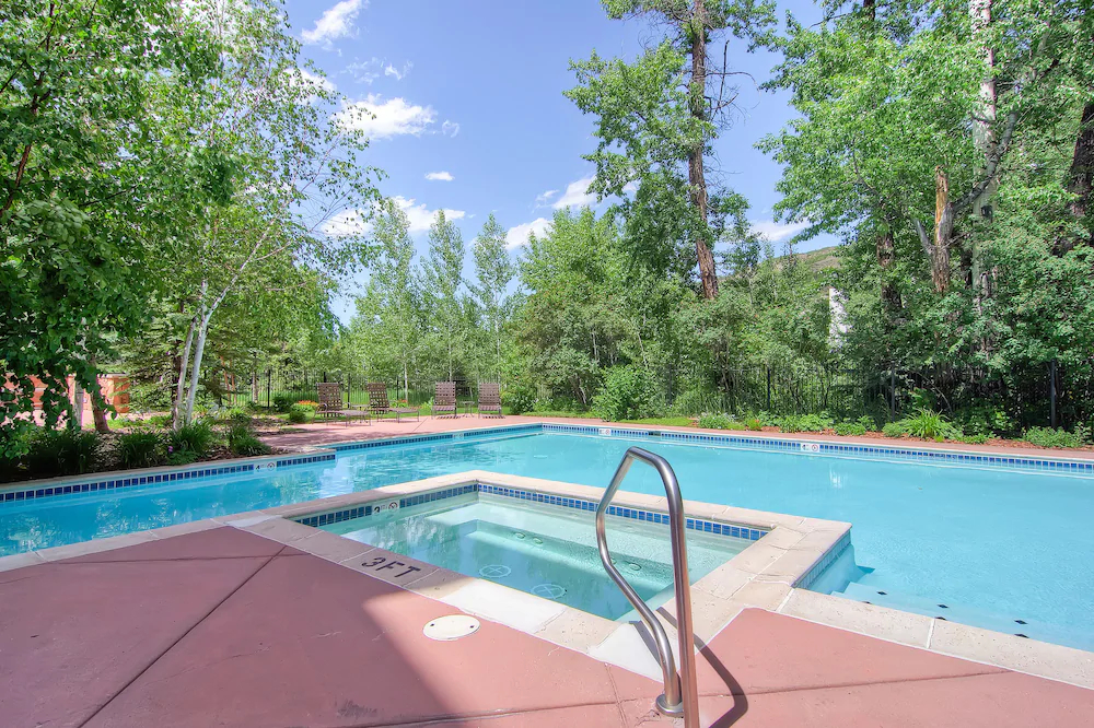 Oxford Court by Beaver Creek Mountain Lodging