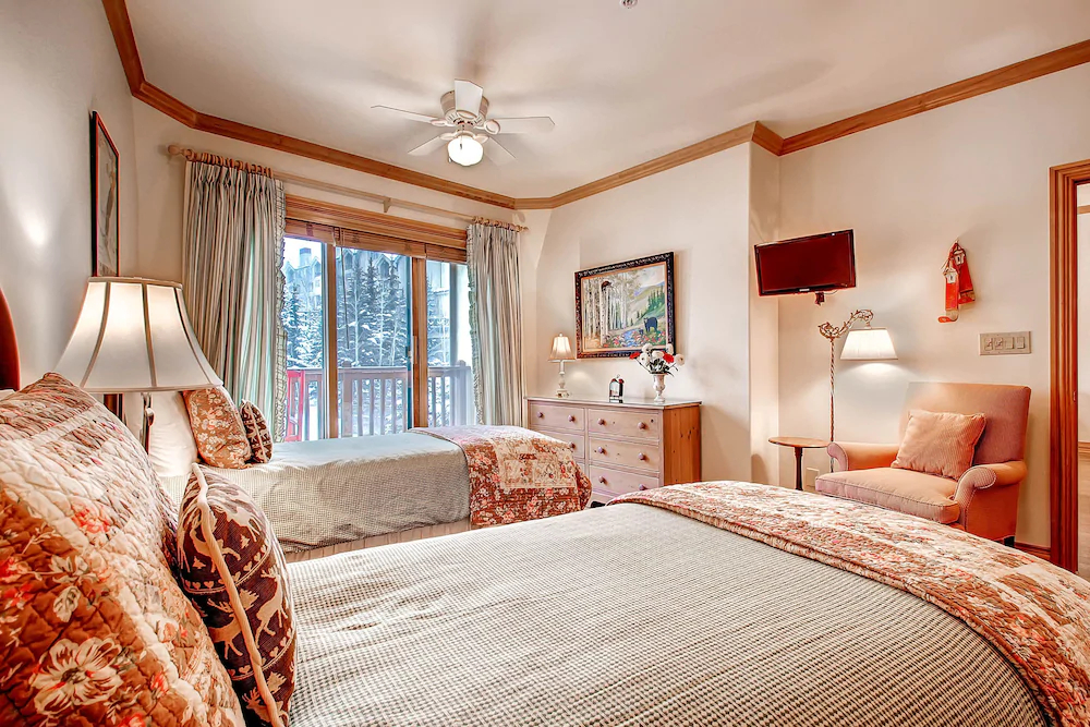 Oxford Court by Beaver Creek Mountain Lodging