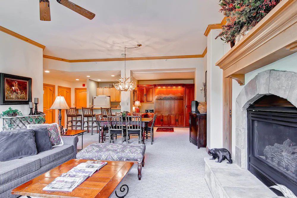 Oxford Court by Beaver Creek Mountain Lodging