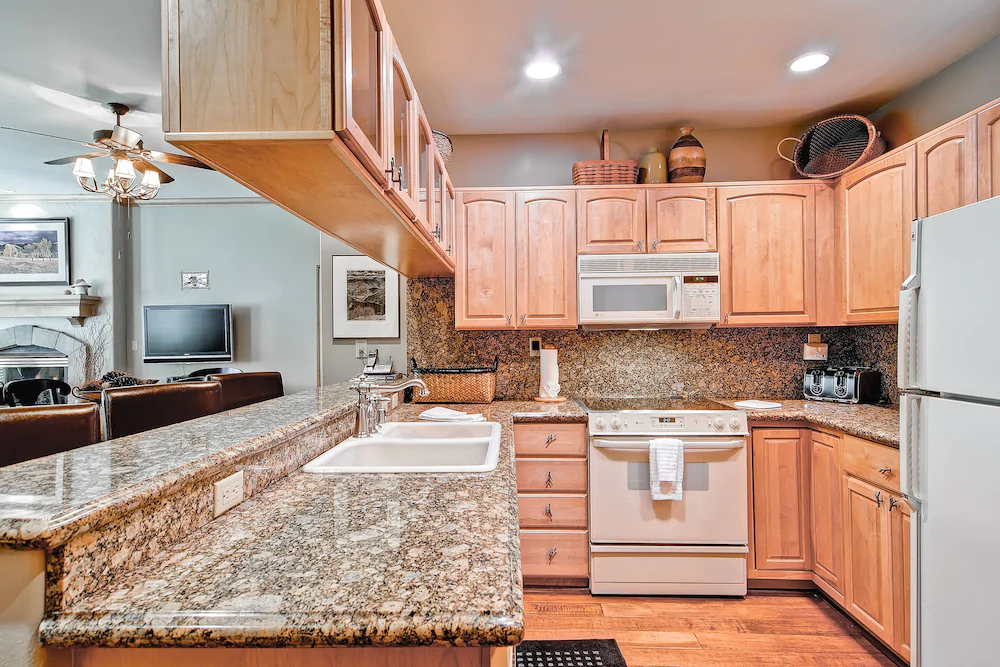 Oxford Court by Beaver Creek Mountain Lodging