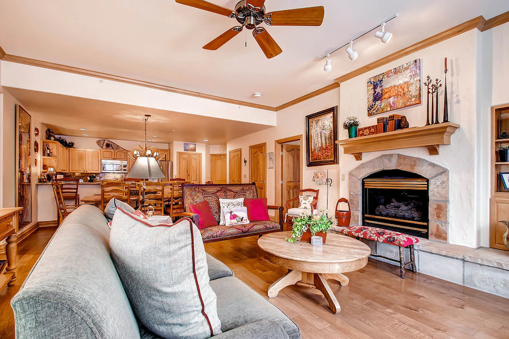 Oxford Court by Beaver Creek Mountain Lodging