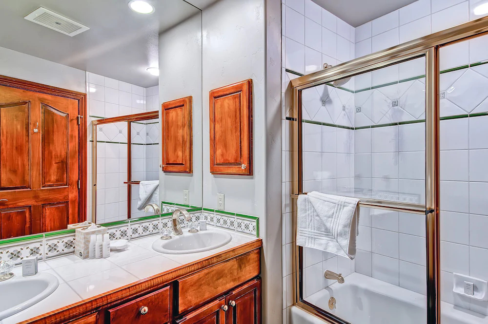 Oxford Court by Beaver Creek Mountain Lodging