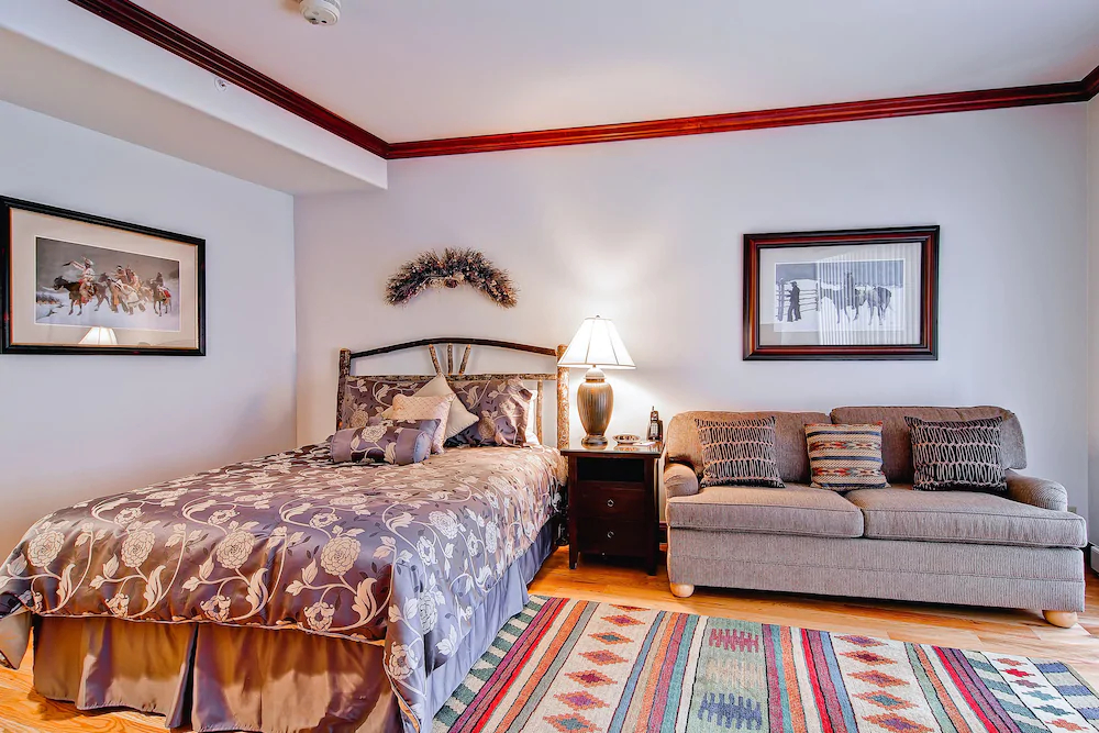 Oxford Court by Beaver Creek Mountain Lodging