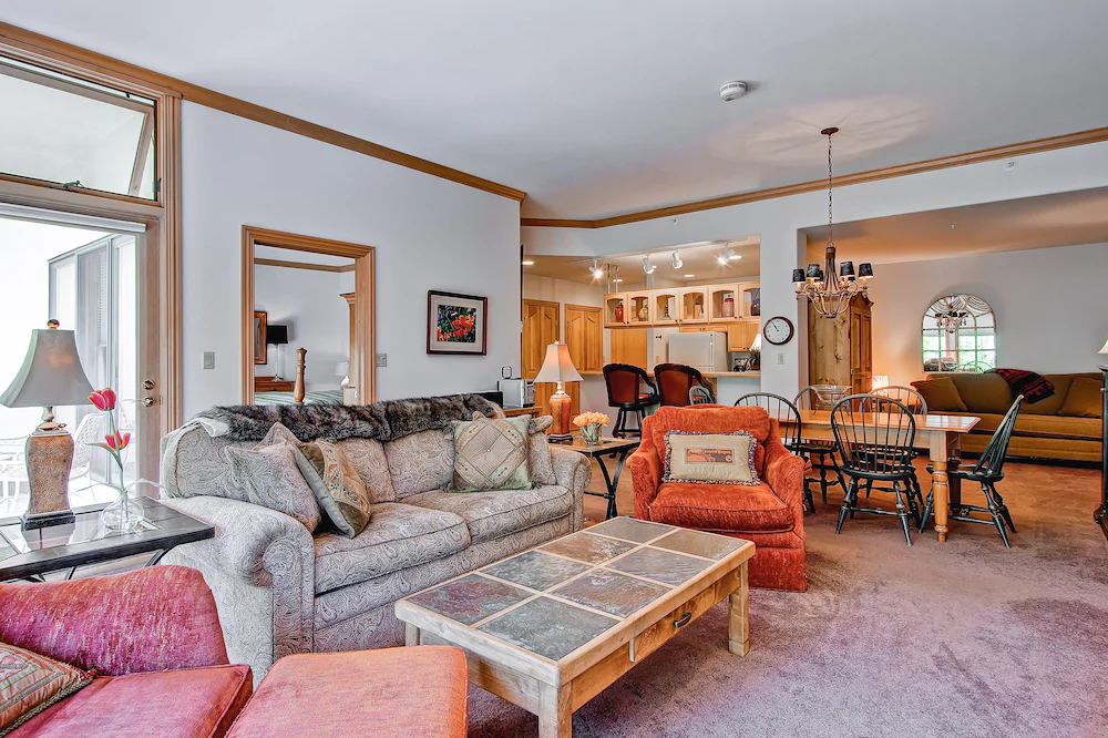 Oxford Court by Beaver Creek Mountain Lodging