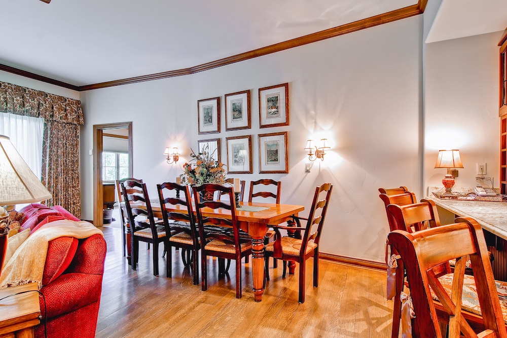 Oxford Court by Beaver Creek Mountain Lodging