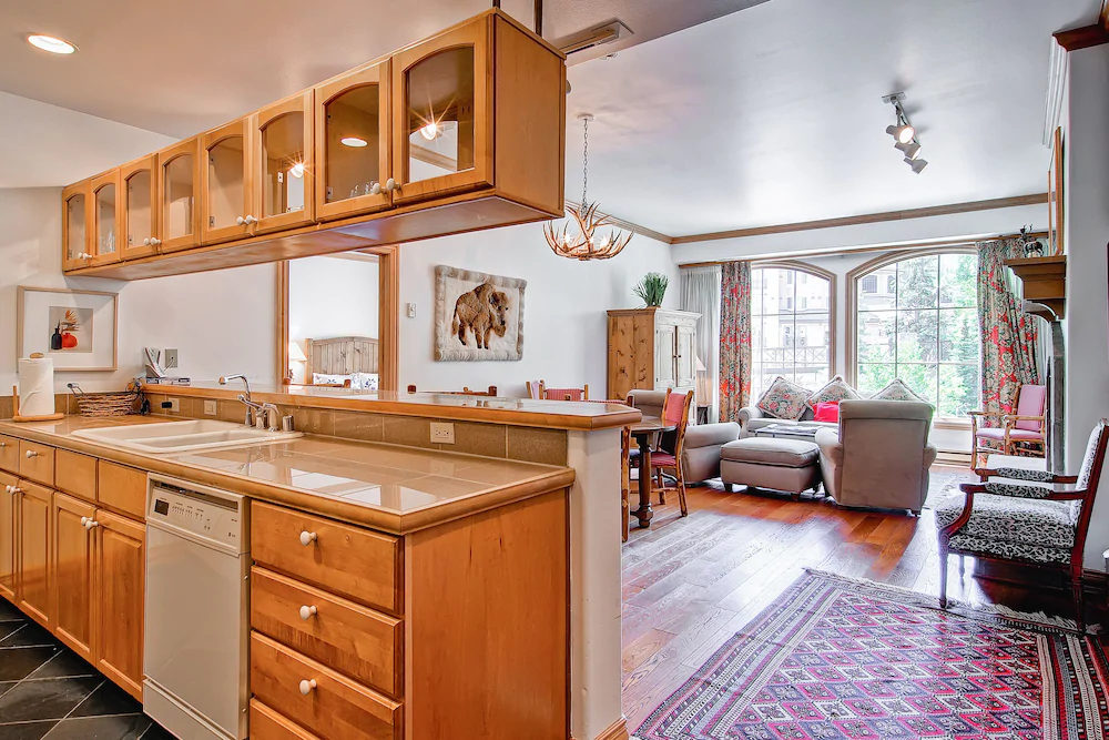 Oxford Court by Beaver Creek Mountain Lodging