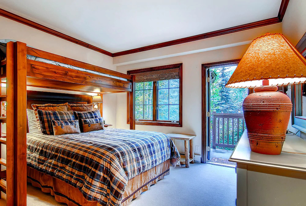 Oxford Court by Beaver Creek Mountain Lodging