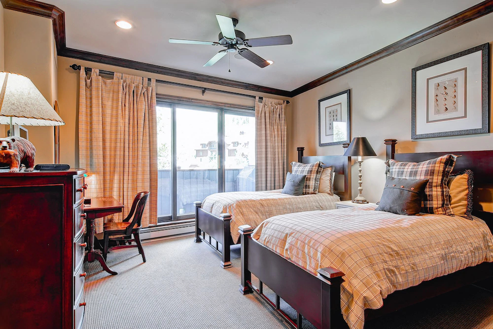 Oxford Court by Beaver Creek Mountain Lodging