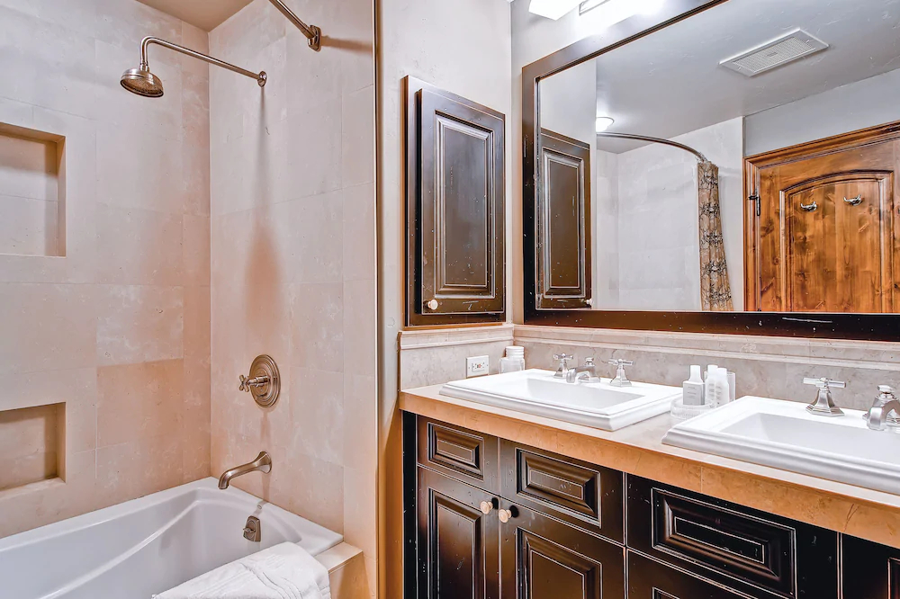 Oxford Court by Beaver Creek Mountain Lodging