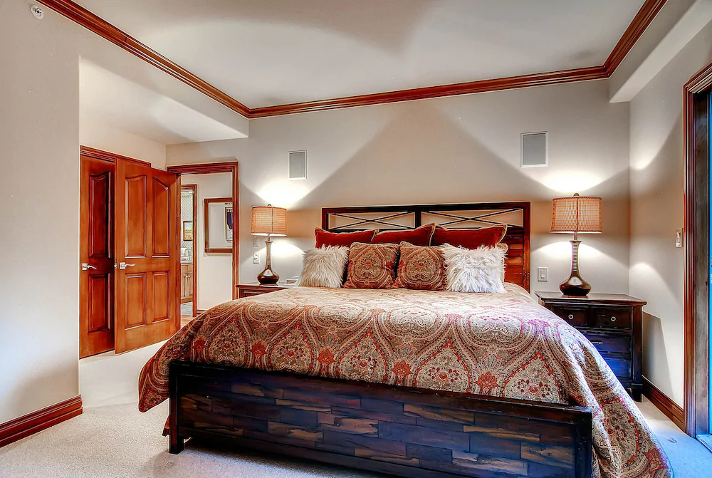 Oxford Court by Beaver Creek Mountain Lodging