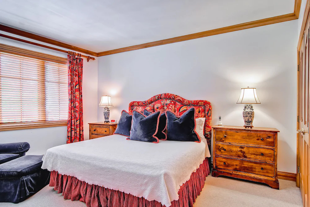 Oxford Court by Beaver Creek Mountain Lodging