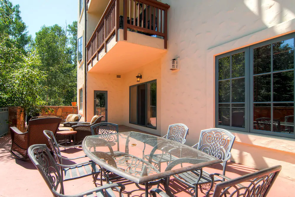 Oxford Court by Beaver Creek Mountain Lodging