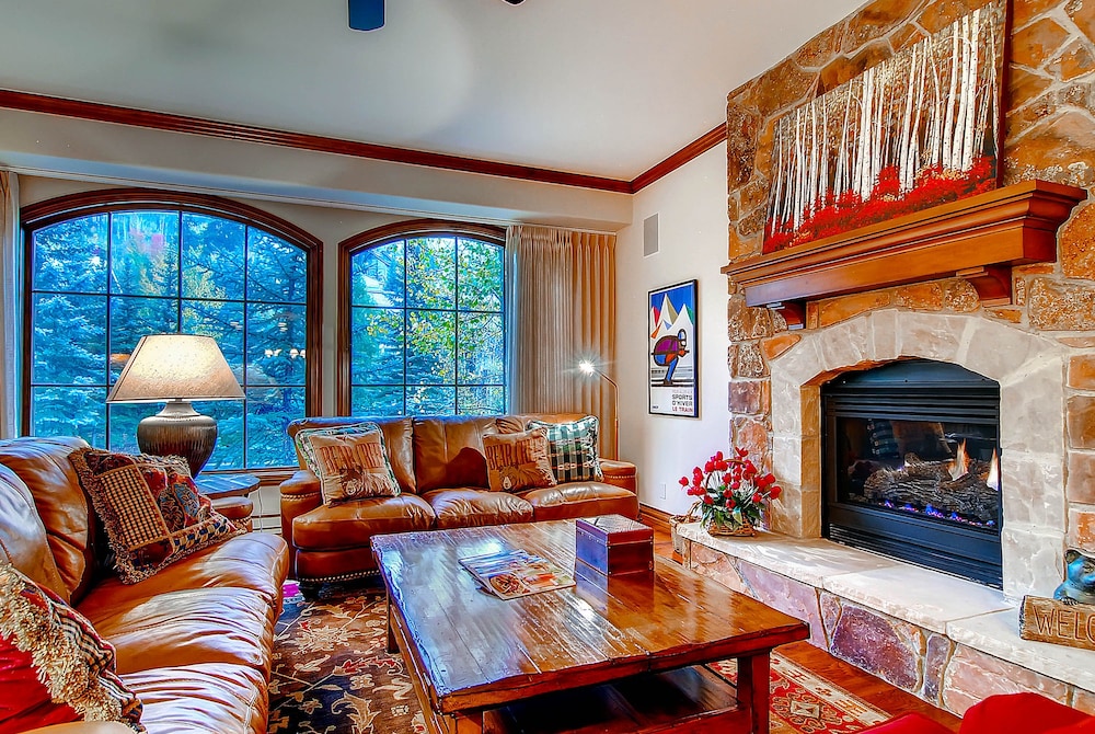 Oxford Court by Beaver Creek Mountain Lodging