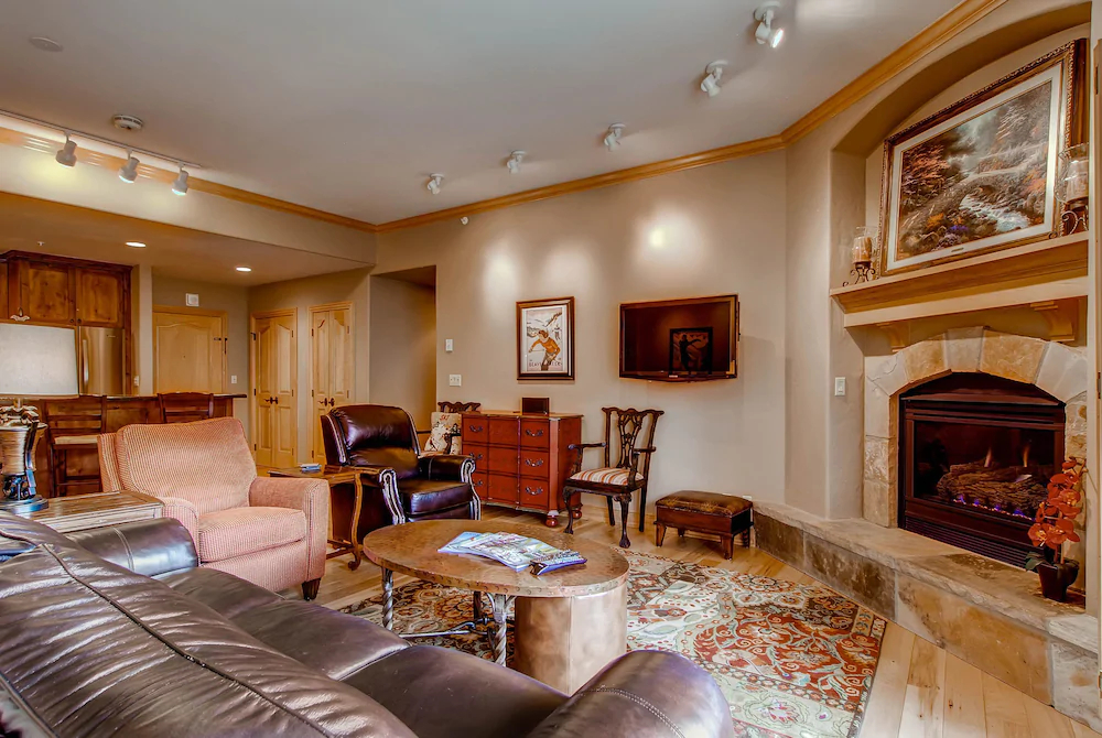 Oxford Court by Beaver Creek Mountain Lodging