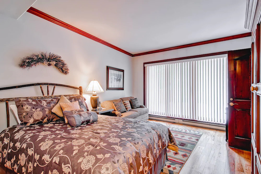 Oxford Court by Beaver Creek Mountain Lodging