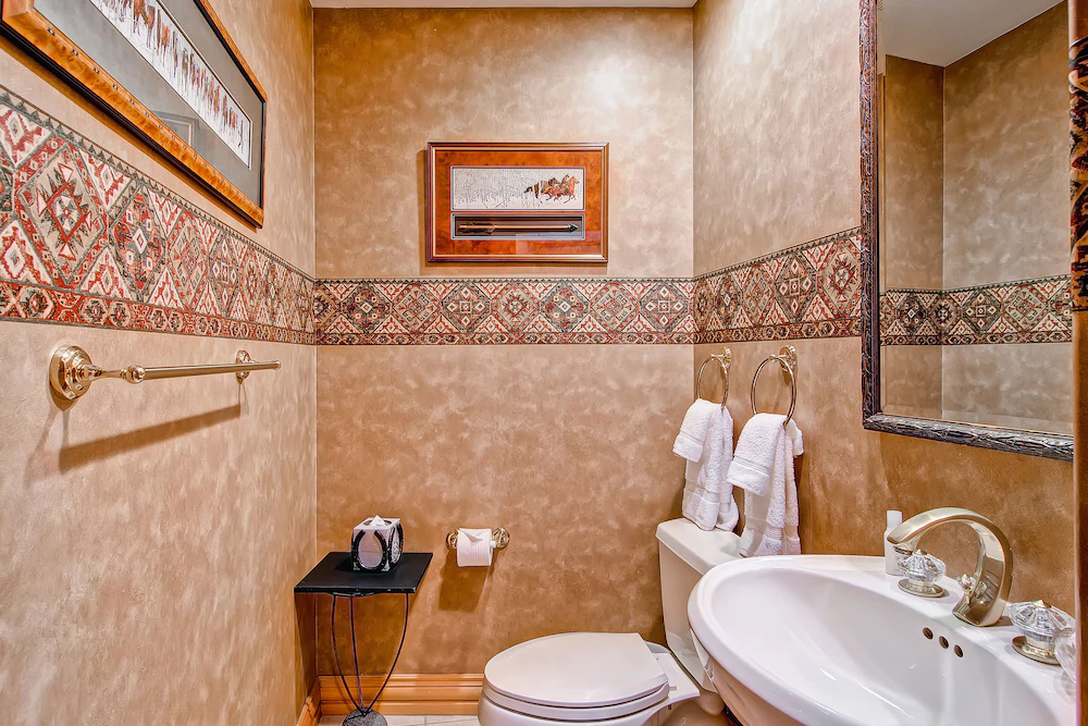 Oxford Court by Beaver Creek Mountain Lodging
