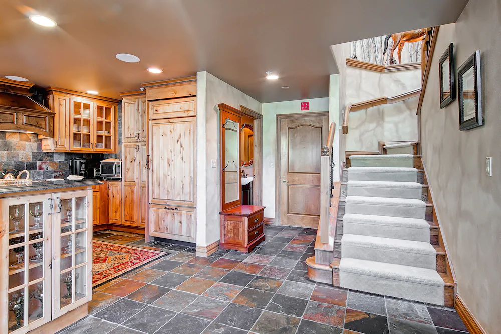 Oxford Court by Beaver Creek Mountain Lodging