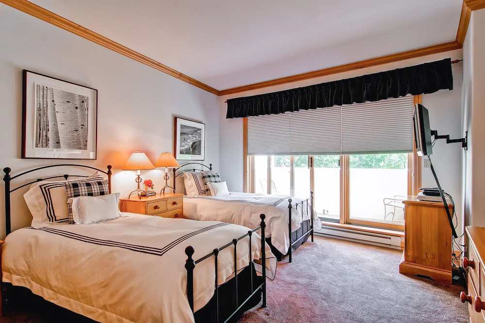 Oxford Court by Beaver Creek Mountain Lodging