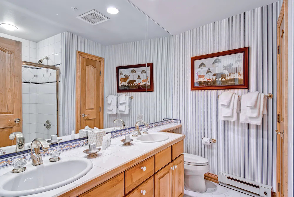 Oxford Court by Beaver Creek Mountain Lodging