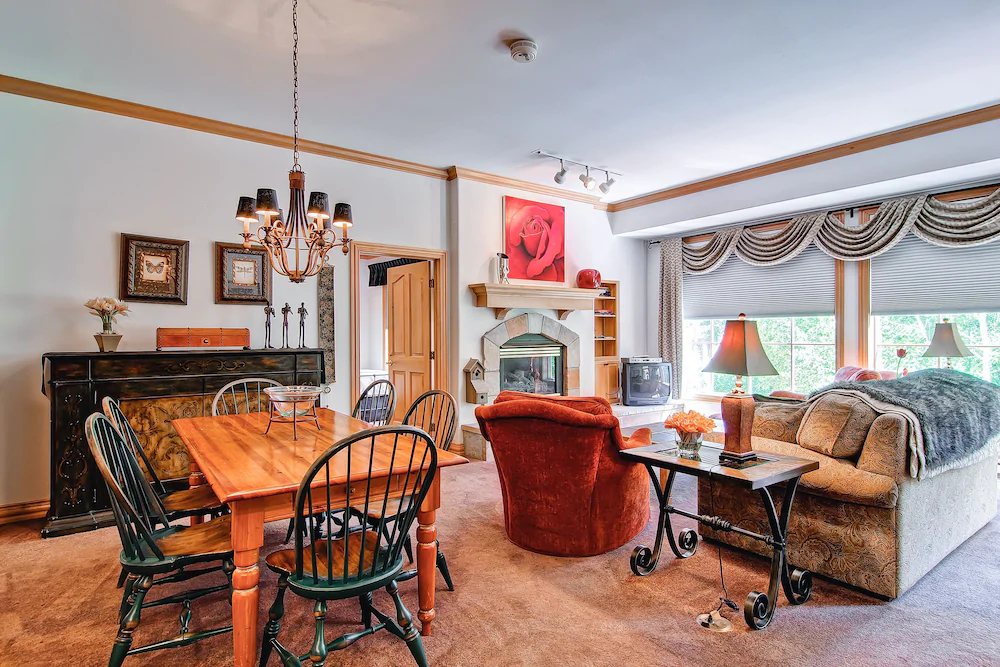 Oxford Court by Beaver Creek Mountain Lodging