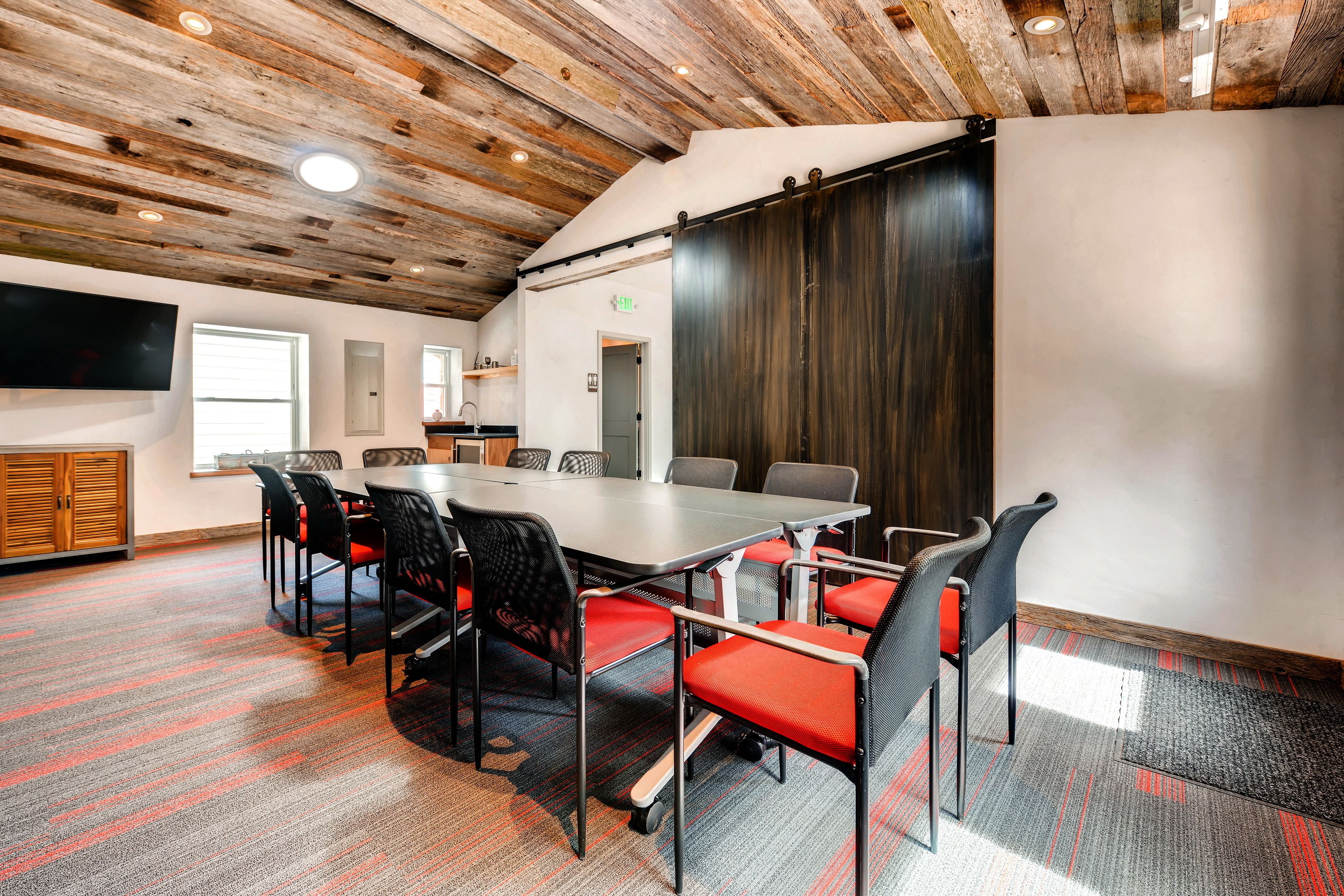 Boulder Adventure Lodge