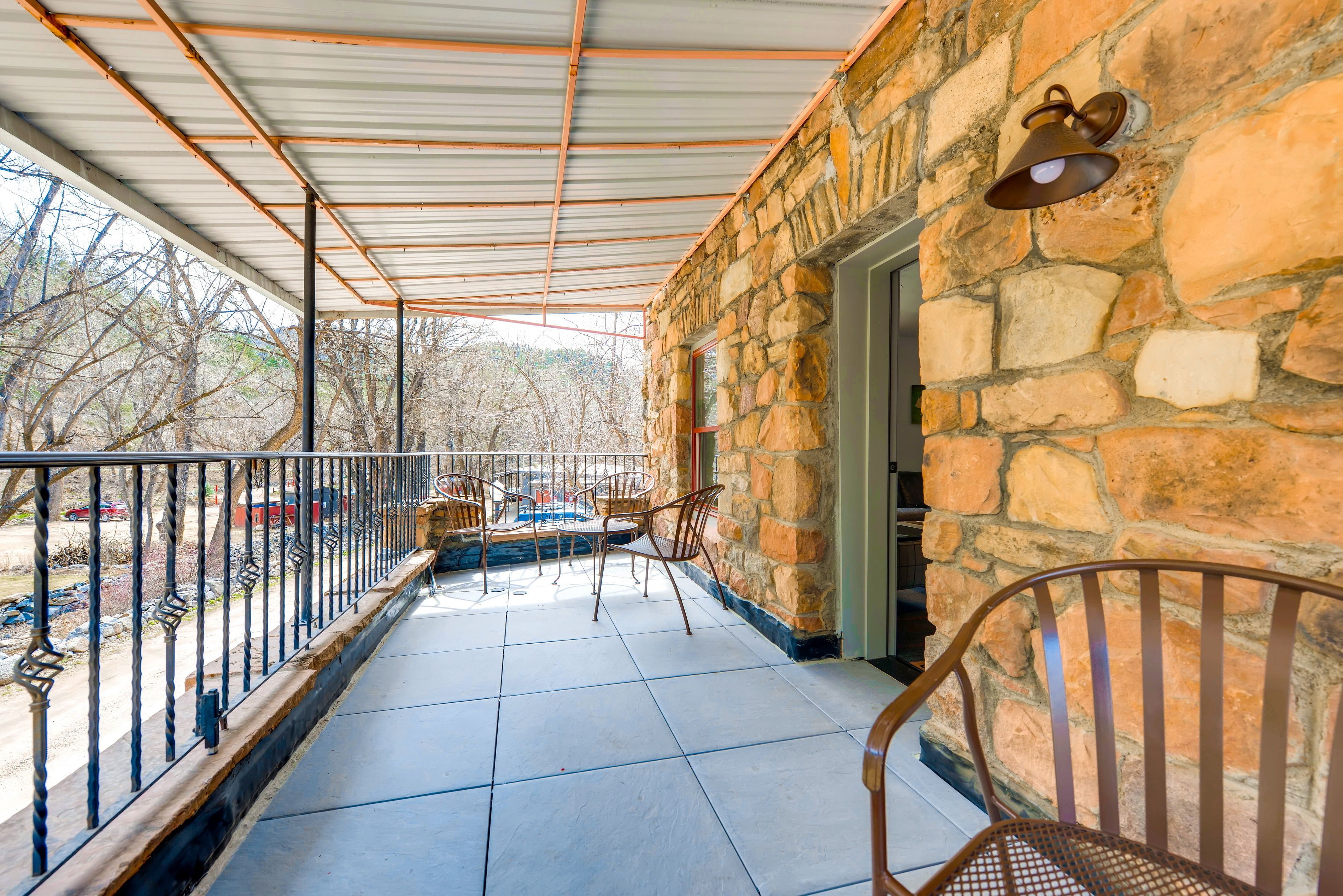 Boulder Adventure Lodge