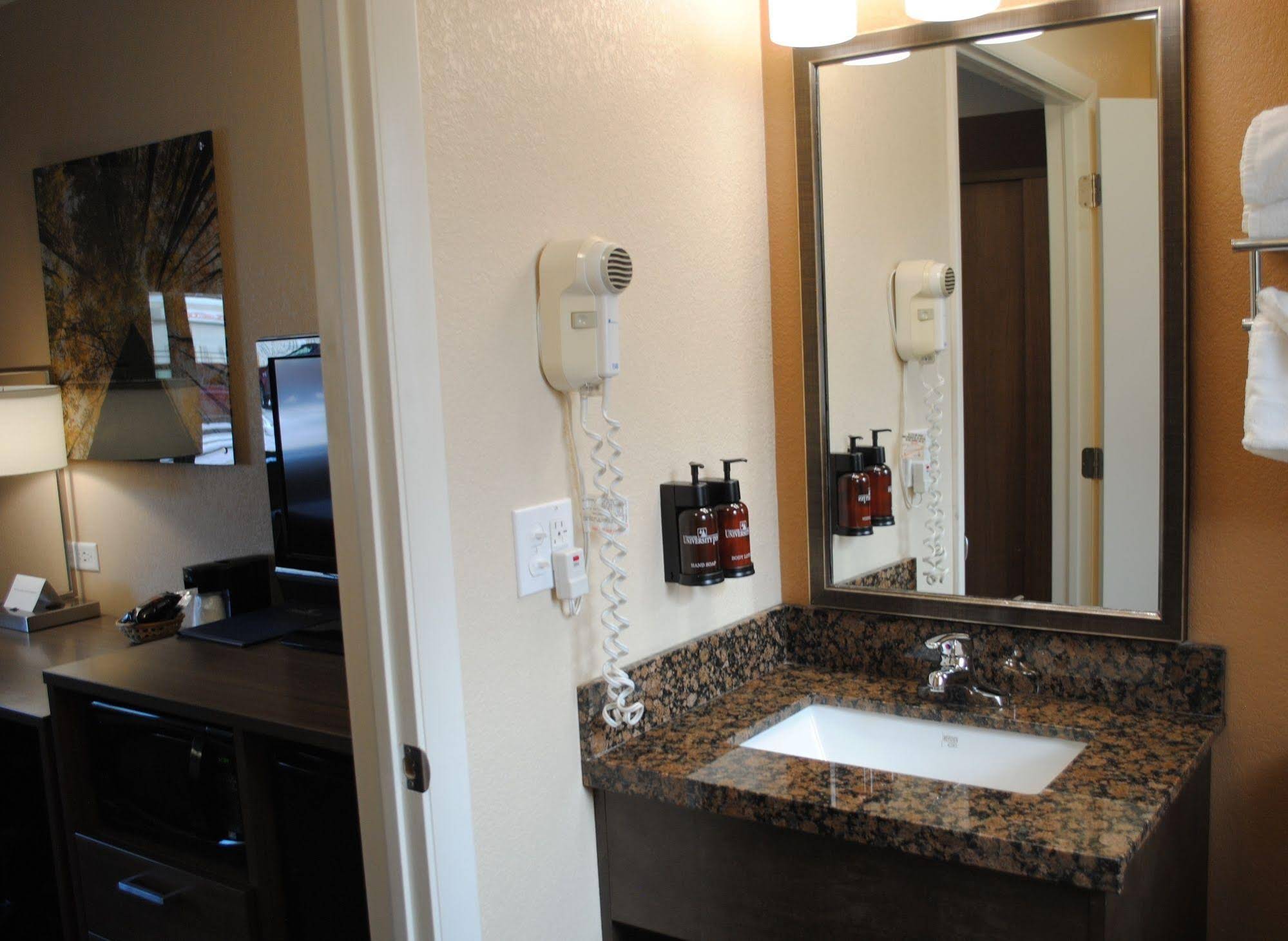 Boulder University Inn