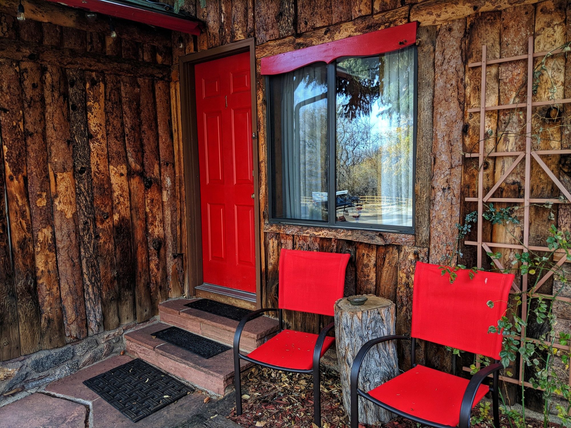 Foot Of The Mountain Motel