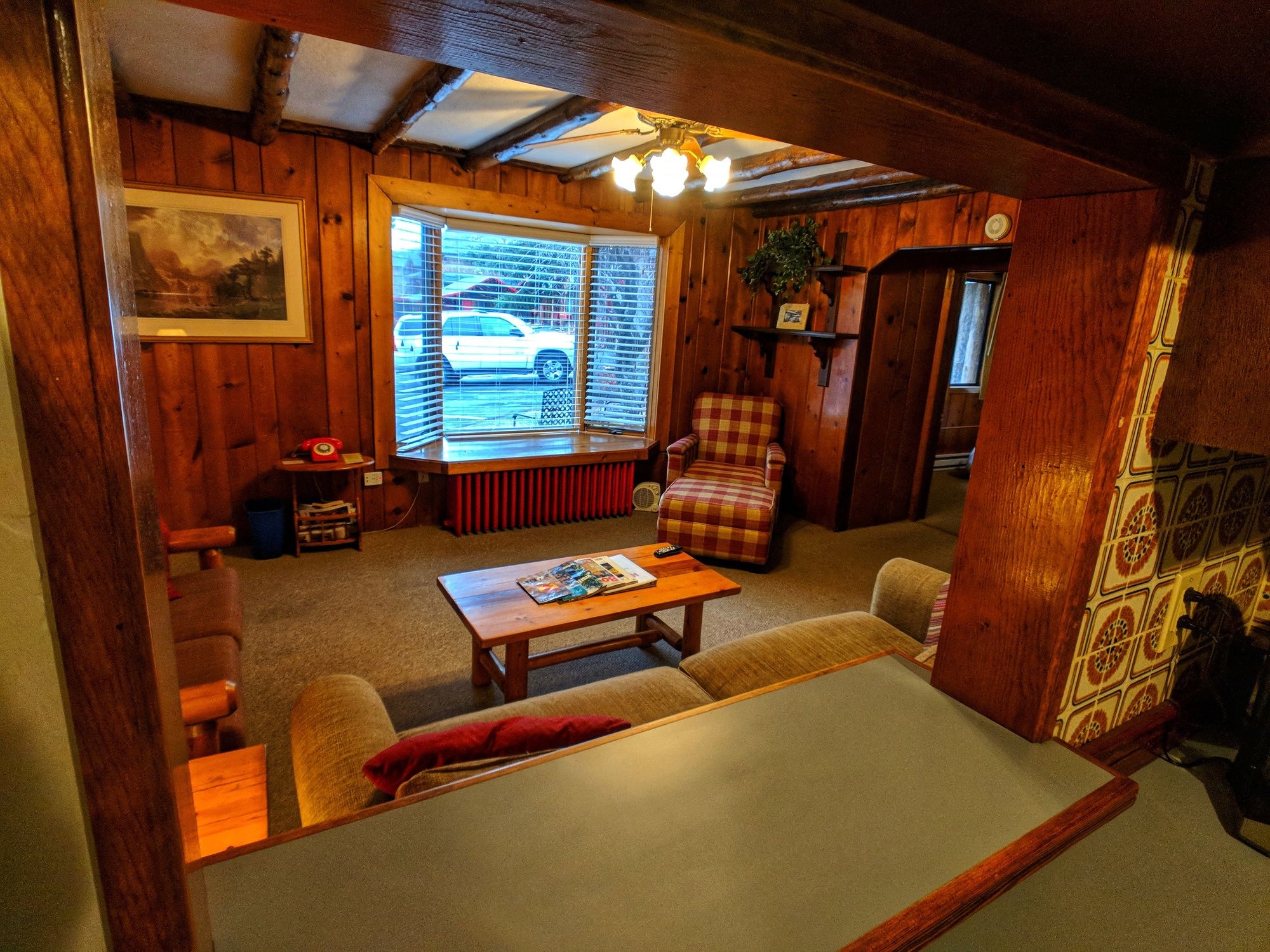 Foot Of The Mountain Motel