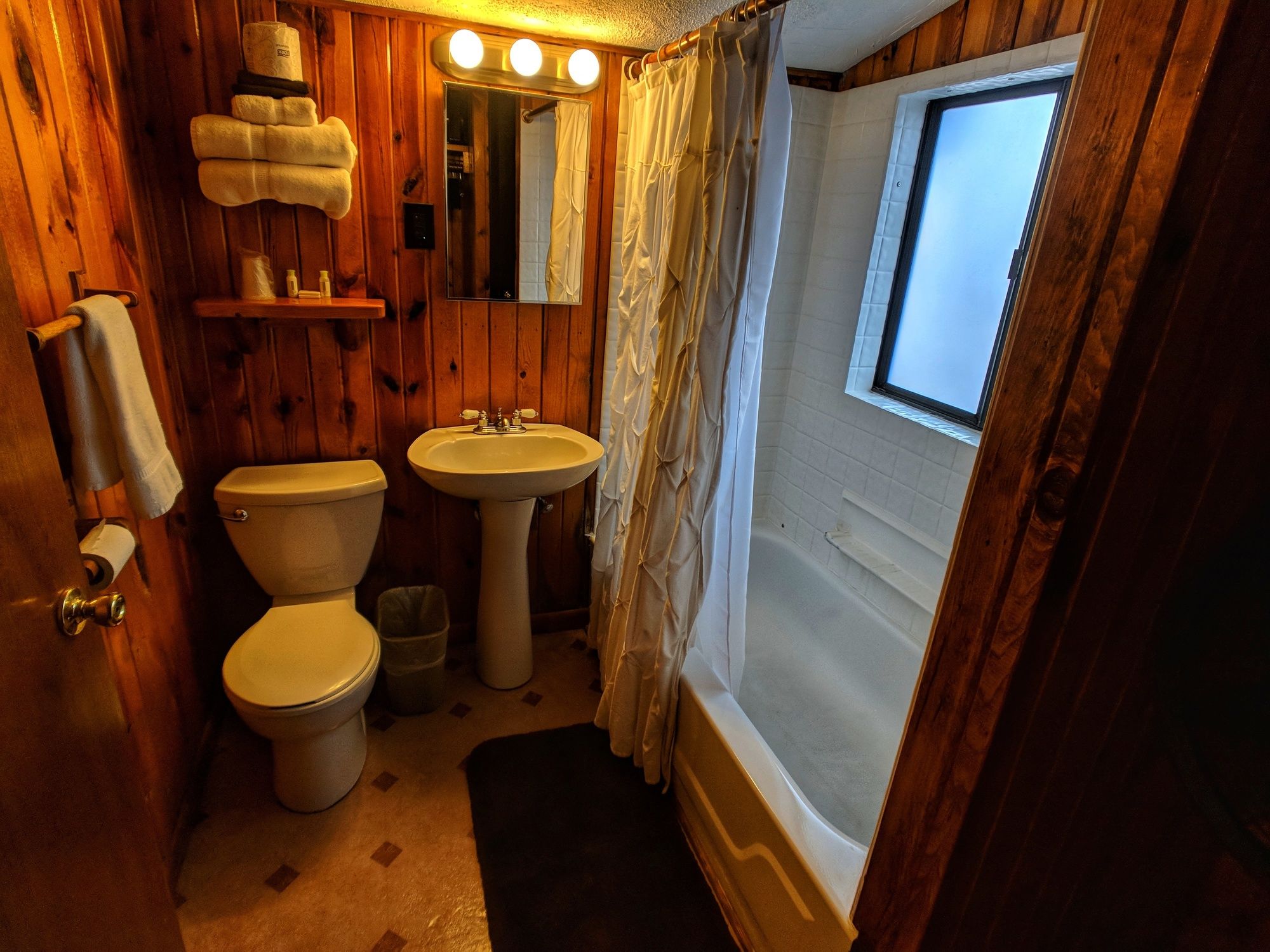 Foot Of The Mountain Motel