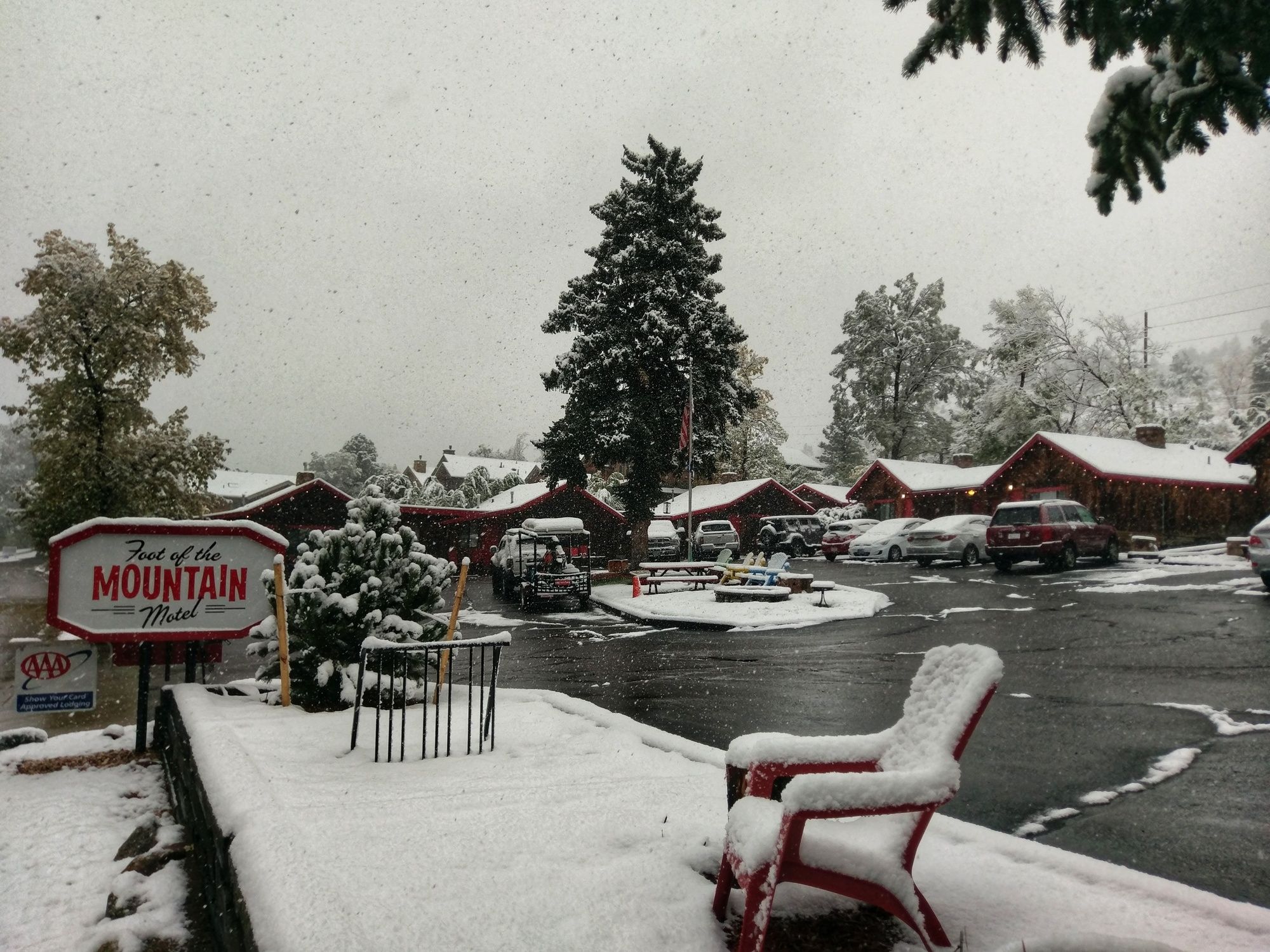 Foot Of The Mountain Motel