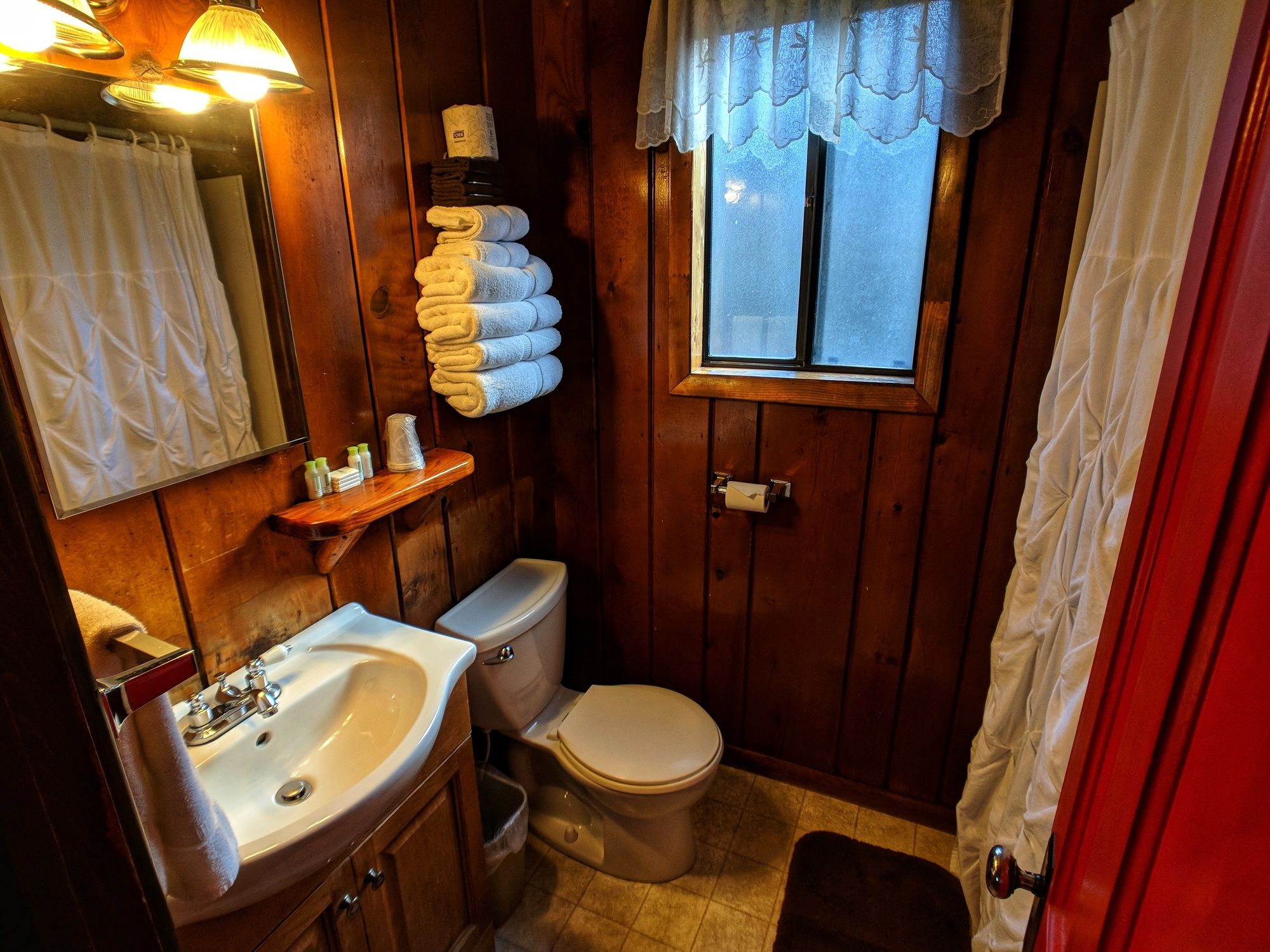 Foot Of The Mountain Motel