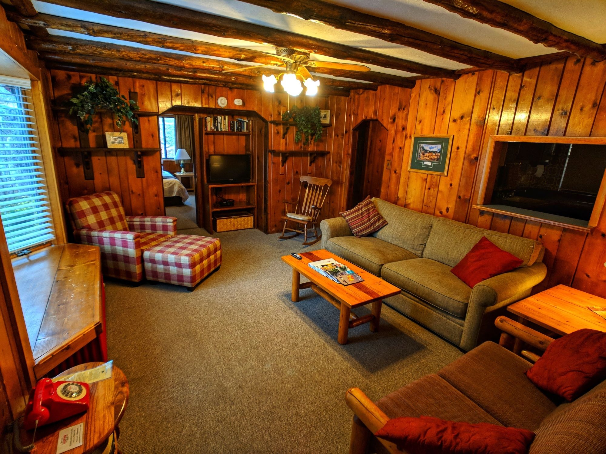 Foot Of The Mountain Motel