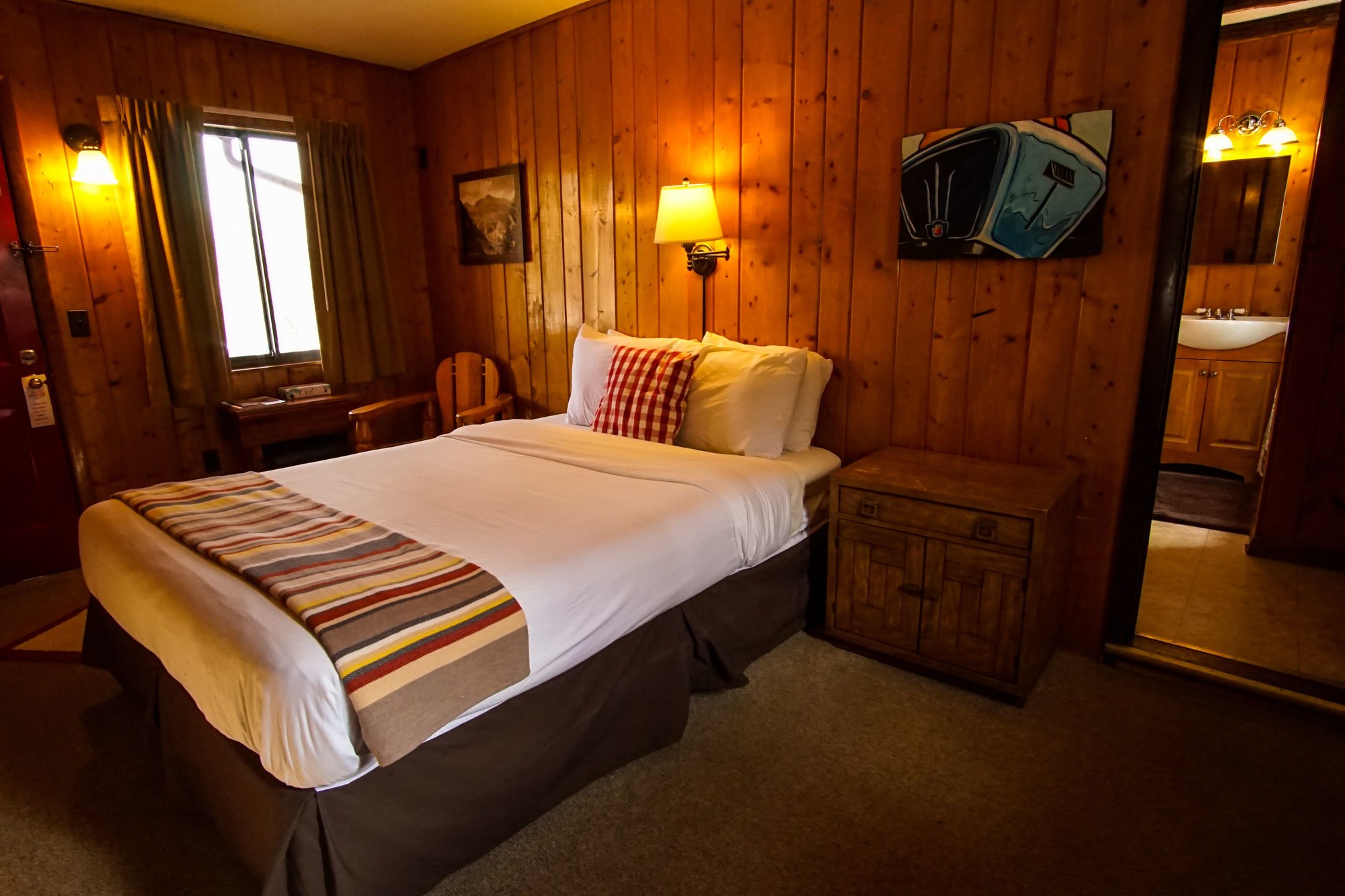 Foot Of The Mountain Motel