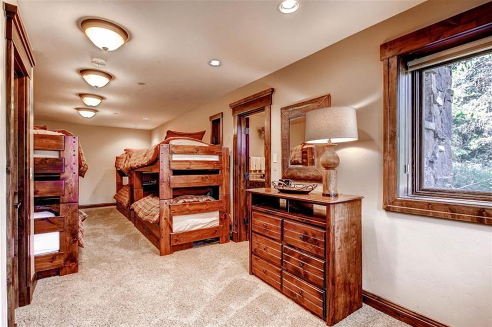 5 O' Clock Lodge